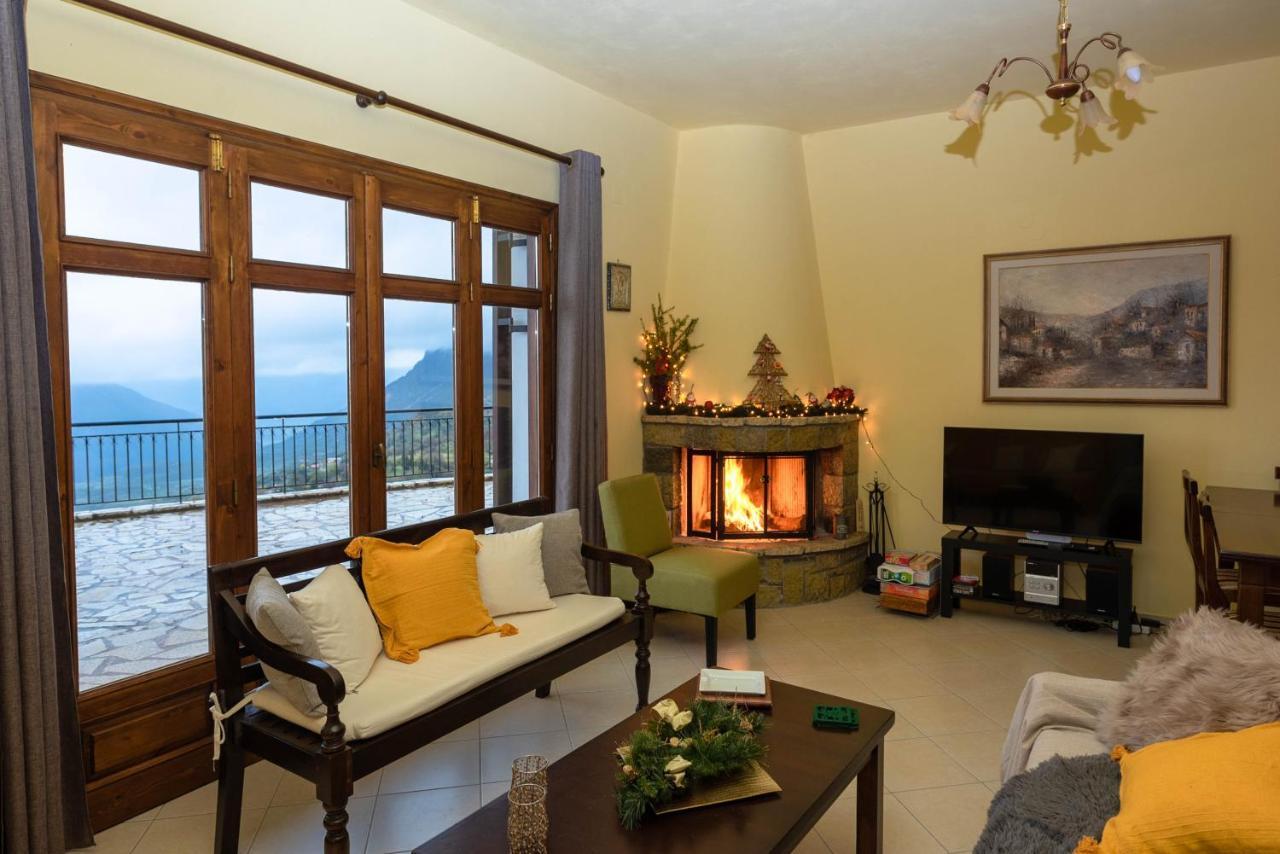Meli Apartments Arachova Bagian luar foto