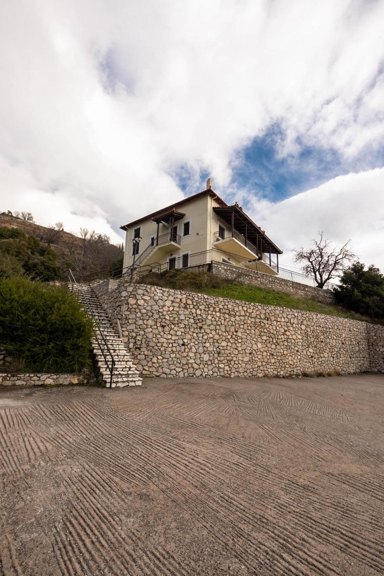 Meli Apartments Arachova Bagian luar foto